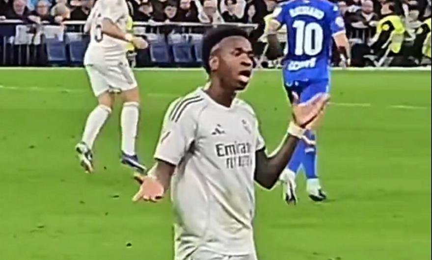 Ο απείθαρχος Βίνι «ξαναχτυπά»: Χάνει την μπάλα και... ανοίγει διάλογο με τους οπαδούς!