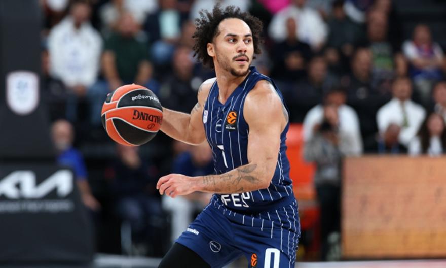 Τουλάχιστον άλλες τέσσερις εβδομάδες εκτός ο Λάρκιν