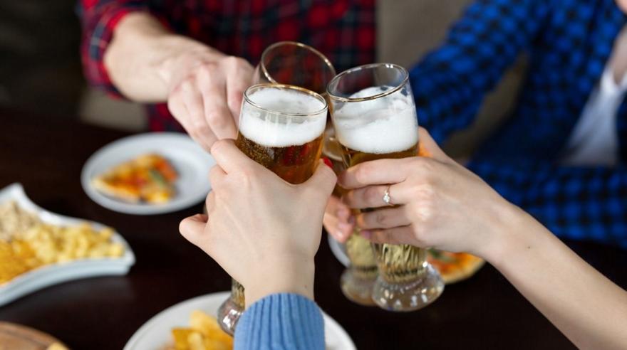 Πώς να σερβίρεις σωστά την μπίρα στο σπίτι