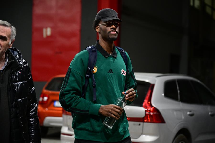 Ολυμπιακός-Παναθηναϊκός: Ο Χέιζ-Ντέιβις έφτασε νωρίτερα απ' όλους στο ΣΕΦ