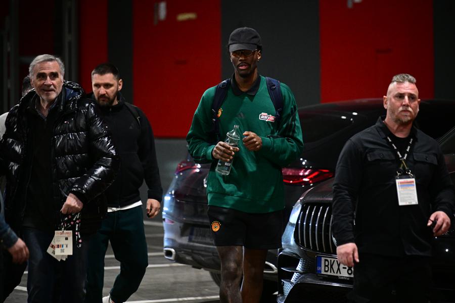 Ολυμπιακός-Παναθηναϊκός: Ο Χέιζ-Ντέιβις έφτασε νωρίτερα απ' όλους στο ΣΕΦ