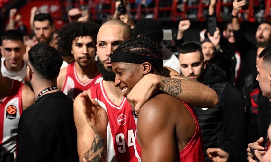 «Φέρτε μας το ευρωπαϊκό»: Ο κόσμος του Ολυμπιακού ζήτησε την Ευρωλίγκα μετά τη νίκη στο ντέρμπι!