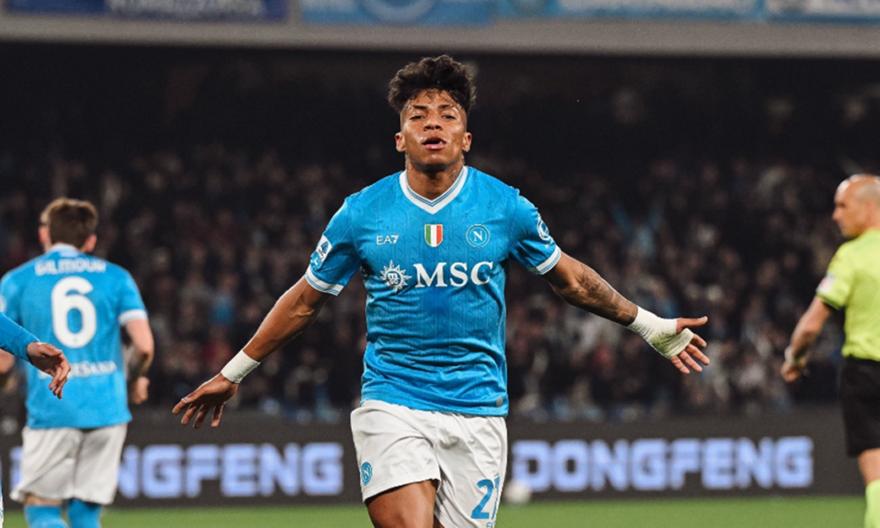 Καθάρισε την Τορίνο και πλησίασε σε «απόσταση αναπνοής» από τη Μίλαν η Νάπολι