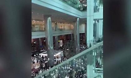 Χάος στο αεροδρόμιο του Ντουμπάι από χιλιάδες εγκλωβισμένους μετά την αναστολή πτήσεων