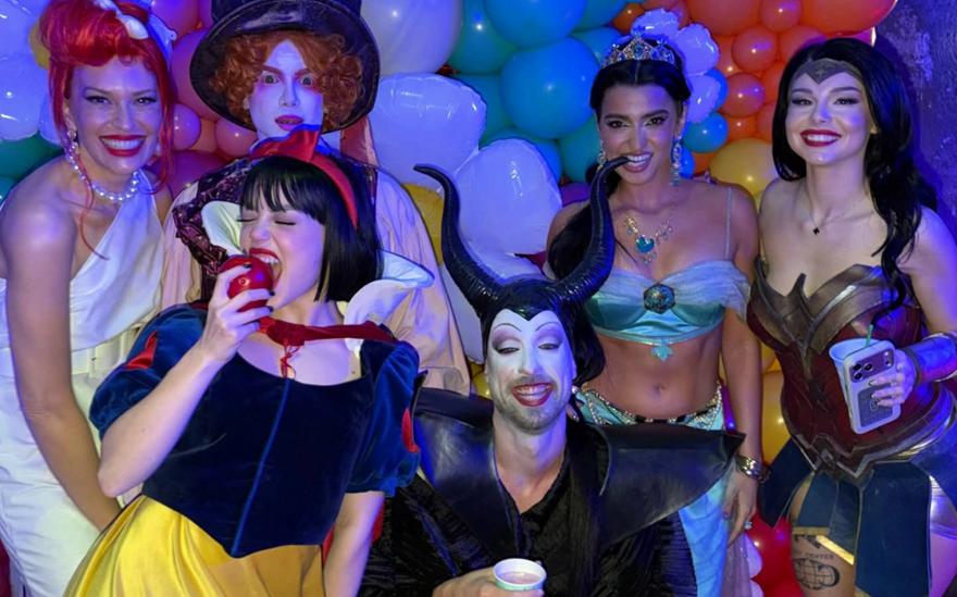 Κι όμως. Δυο celebrities πήγαν στο πάρτι του Fipster με ίδια στολή!