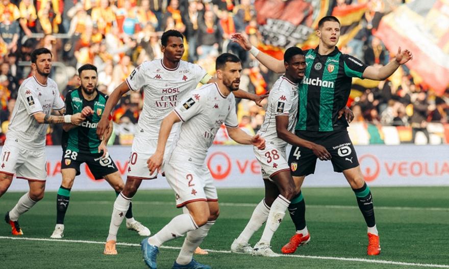 Ξετύλιξε το δώρο της Παρί και πλησίασε σε απόσταση βολής την κορυφή της Ligue 1 η Λανς!