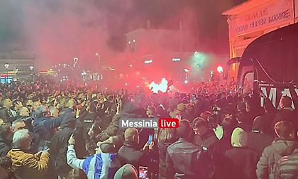 Μυθική νύχτα ανόδου για την Καλαμάτα: Αποθέωση μέχρι τα ξημερώματα για τη «Μαύρη Θύελλα»