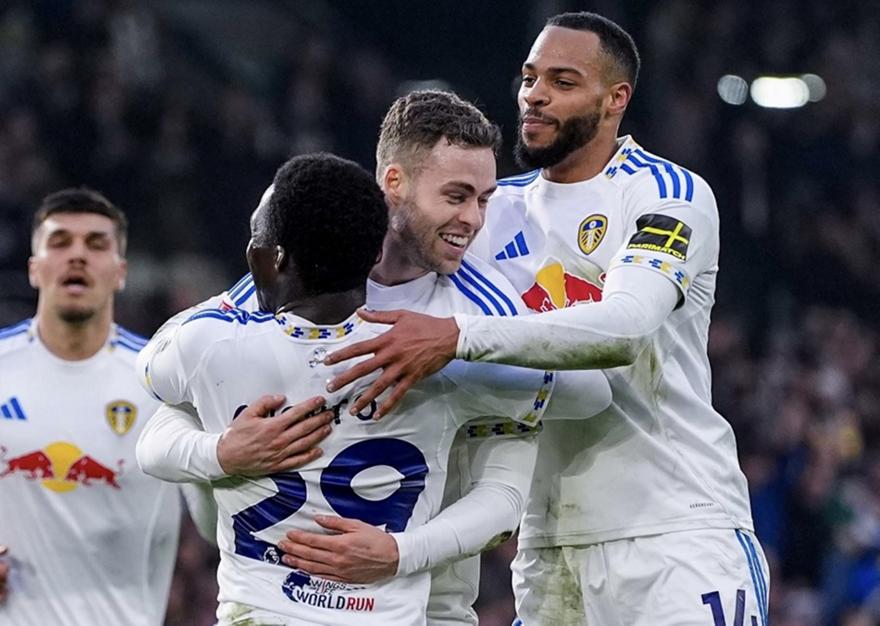 Η Λιντς με συνοπτικές διαδικασίες αποτελείωσε τη Νόριτς και προκρίθηκε