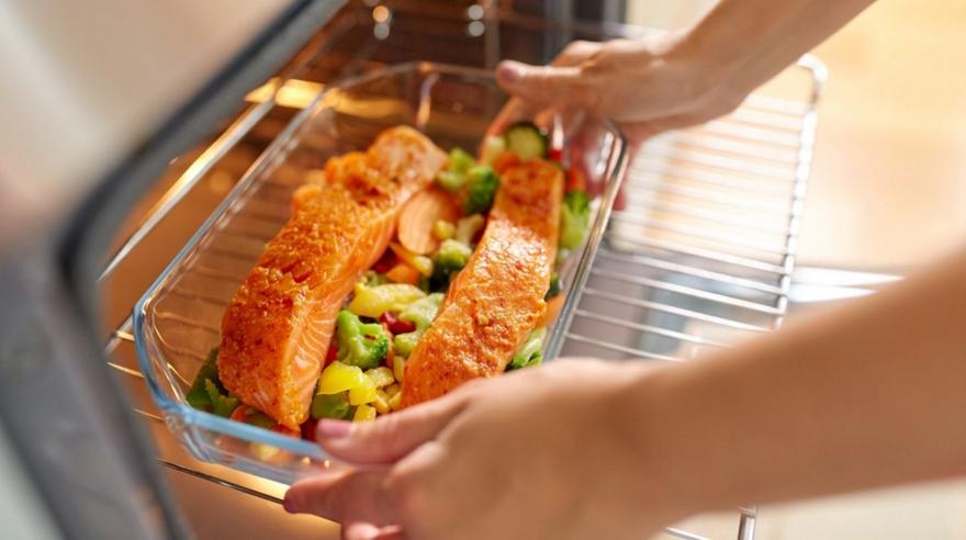 Σολομός στη σχάρα, στο φούρνο, στο τηγάνι ή στο air fryer; Δοκιμάσαμε τα πάντα για σένα!