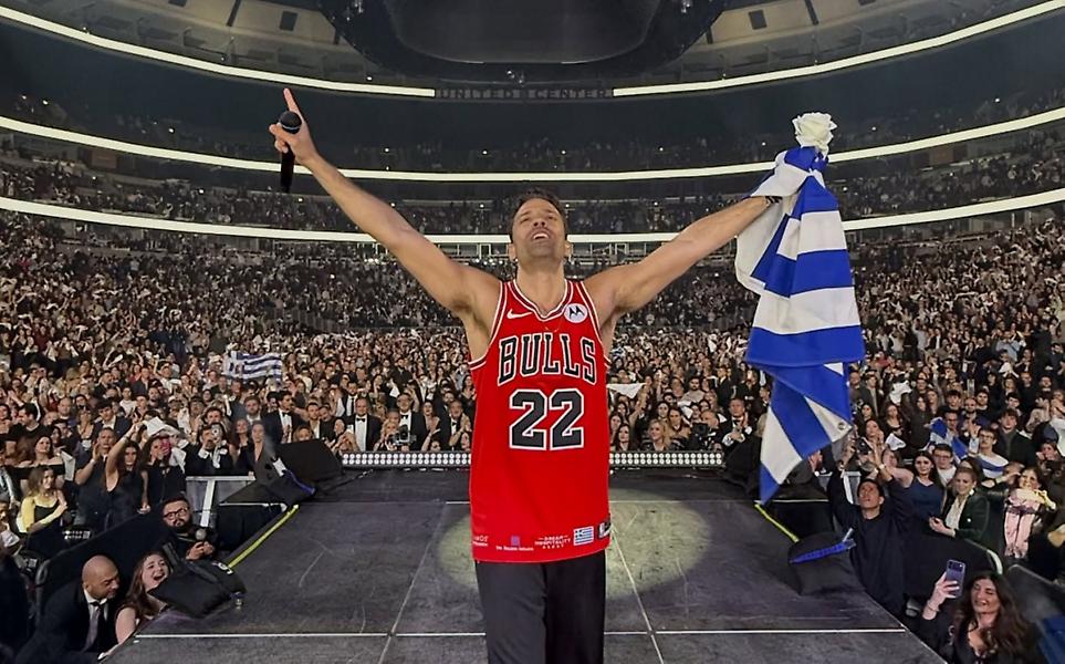 Αργυρός: Στα πατώματα με 23.500 άτομα να φωνάζουν το όνομά του στο Σικάγο