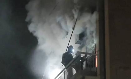 Φωτιά σε διαμέρισμα στον Ταύρο - Χωρίς τις αισθήσεις του ανασύρθηκε άνδρας