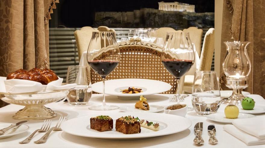 Tudor Hall: Το «Μαγικό Βουνό» του Nico Lazaridi κλείνει 35 χρόνια μαγείας και το γιορτάζει