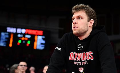 Οριστικά χωρίς Βεζένκοφ κόντρα στην Παρί ο Ολυμπιακός - Την τελευταία στιγμή κρίνεται του Μόρις