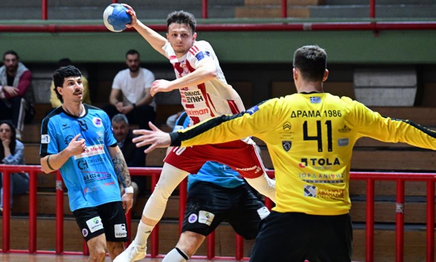 Συνέτριψε την Δράμα στην Ηλιούπολη και «αγκαλιάζει» το πλεονέκτημα έδρας ο Ολυμπιακός