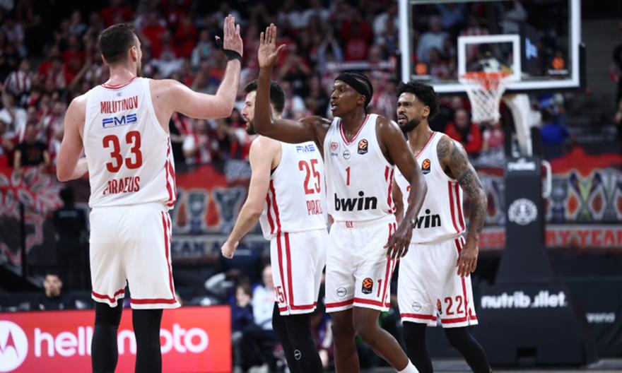 Ο Ολυμπιακός ισοφάρισε ιστορικό ρεκόρ με τα 13 εύστοχα τρίποντά του στο πρώτο ημίχρονο!