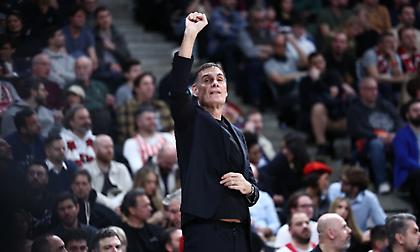 Το βίντεο του sport-fm.gr με την αποθέωση του Γιώργου Μπαρτζώκα από τους φίλους του Ολυμπιακού στο Παρίσι