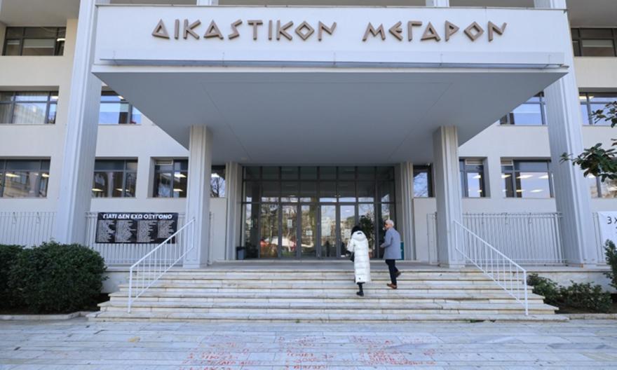 Τέμπη – Δίκη για τα βίντεο: Διακοπή λόγω αδιαθεσίας της προέδρου