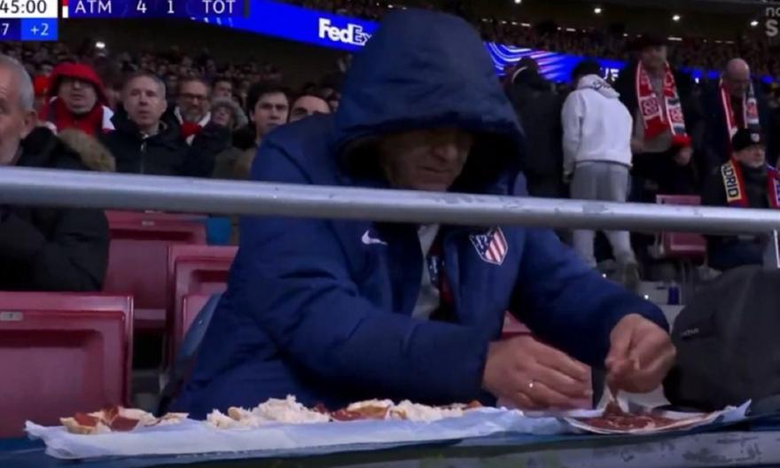 Έπος στη Μαδρίτη: Φίλαθλος έφτιαχνε σαντουιτσάρες στις κερκίδες την ώρα του Ατλέτικο-Τότεναμ!