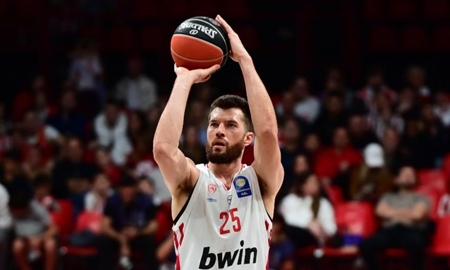 «Φωτιά» ο Ολυμπιακός στο Παρίσι με 33 πόντους στην πρώτη περίοδο και «καυτούς» Πίτερς-Ντόρσεϊ