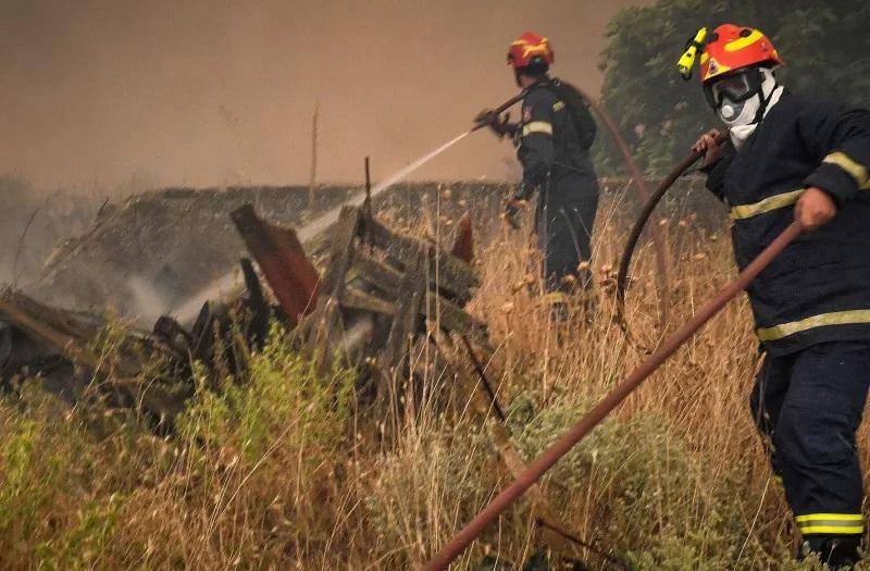 Υπό μερικό έλεγχο οι πυρκαγιές σε Σούλι Κορινθίας και Αιγές Αχαΐας