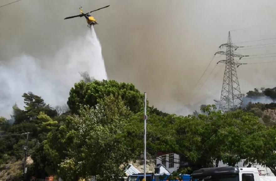 Φωτιά σε δασική έκταση στις Αιγές Αχαΐας - Δεν απειλεί κατοικημένη περιοχή