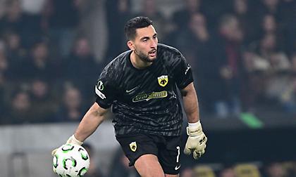 ΑΕΚ: Η UEFA θυμήθηκε τη δύσκολη απόκρουση του Στρακόσα κόντρα στην Τσέλιε