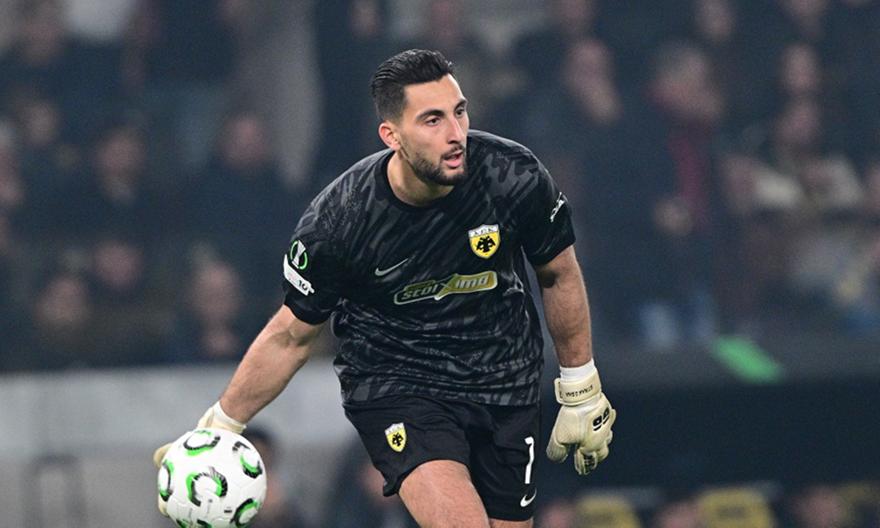 ΑΕΚ: Η UEFA θυμήθηκε τη δύσκολη απόκρουση του Στρακόσα κόντρα στην Τσέλιε