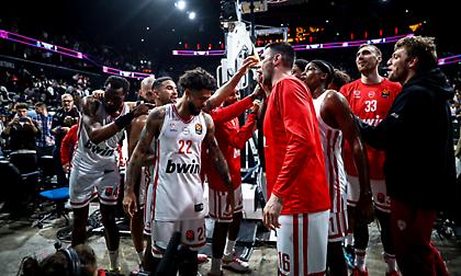 Η παρακάμερα του Ολυμπιακού από την επιβλητική νίκη και το πάρτι γενεθλίων στο Παρίσι