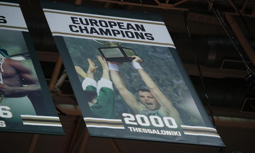 Στην οροφή του T-Center το νέο λάβαρο του Παναθηναϊκού με Αλβέρτη αντί Μποντιρόγκα