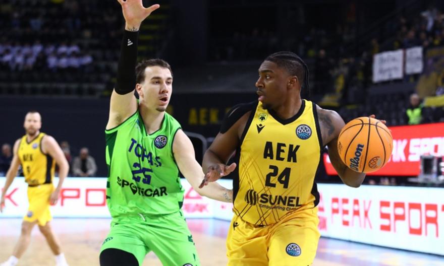 Η μάχη της SUNEL Arena: ΑΕΚ-Τόφας (4η περίοδος)
