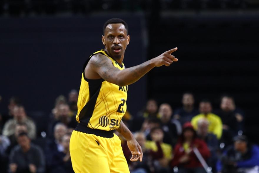 Πήρε το ντέρμπι με την Τόφας και πάει με... πλεονέκτημα στον τελικό πρωτιάς κόντρα στην Άλμπα η ΑΕΚ!