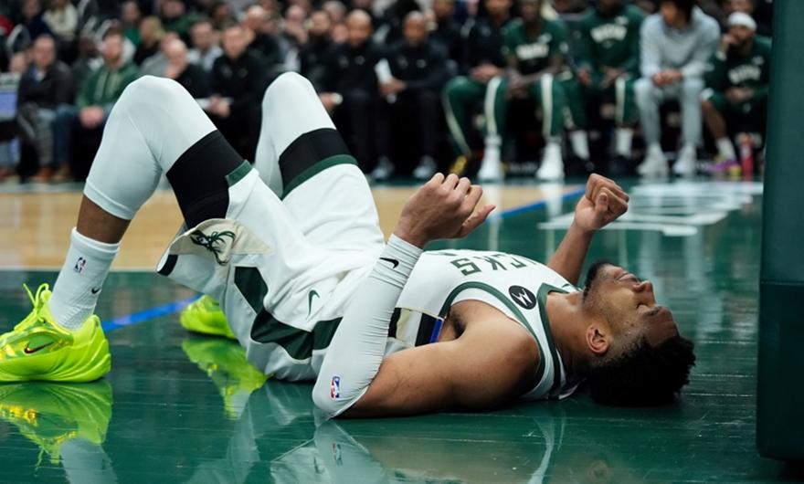 Λύγισαν Μπακς και Γιάννης από την τρίποντη εκτέλεση των Σανς