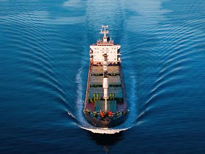 Τρία φορτηγά πλοία επλήγησαν από ύποπτα βλήματα στο Στενό του Ορμούζ - Το ένα ελληνικών συμφερόντων