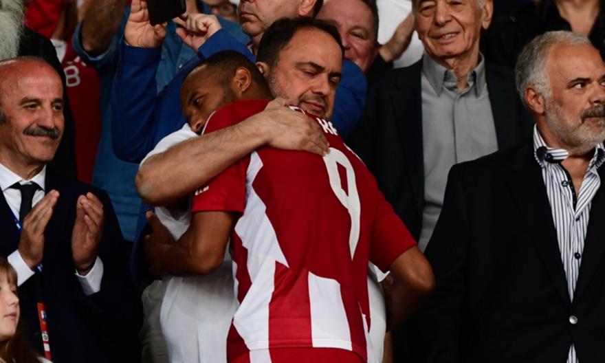 Ελ Κααμπί: «Δεύτερη οικογένειά μου ο Ολυμπιακός» - Το μήνυμα Μαρινάκη για πολλά γκολ