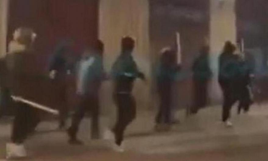 Άγρια συμπλοκή μεταξύ οπαδών Θέλτα και Λιόν στο Βίγκο με ρόπαλα και τραυματίες!