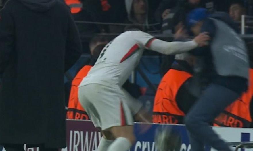 Η UEFA ξεκινά έρευνα κατά του Πέδρο Νέτο για σπρώξιμο σε ball boy της Παρί