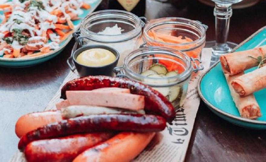 Ώρα για μπίρα: 15 spots στην πόλη που τη σερβίρουν όπως πρέπει