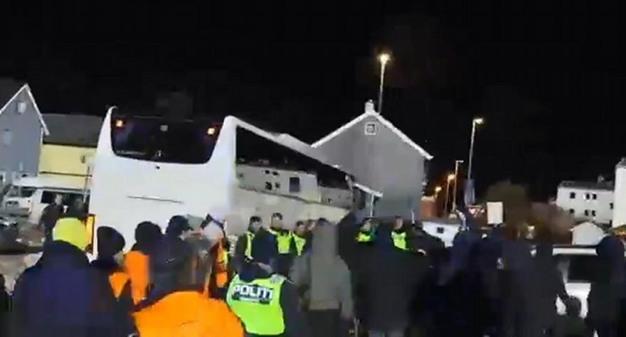 Οπαδοί της Σπόρτινγκ επιτέθηκαν στο πούλμαν της ομάδας τους μετά τη βαριά ήττα από την Μπόντο