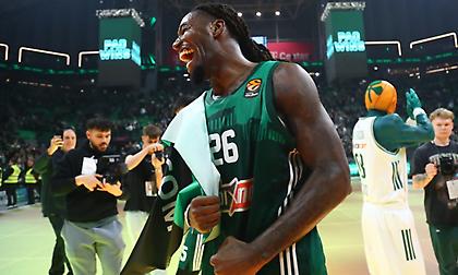 Ξέσπασμα χαράς στα αποδυτήρια του Παναθηναϊκού: Λεσόρ και Όσμαν αποθεώθηκαν από την ομάδα