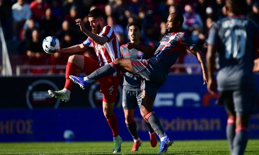 Ένας μέσα, ένας έξω στον Πανσερραϊκό