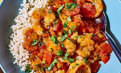 Γαρίδες με κόκκινη σάλτσα και ρύζι