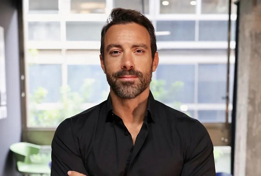 Σάκης Τανιμανίδης: Το πραγματικό πρόβλημα στον γάμο, το σεξ που είναι σαν τη βενζίνη, το Dragons Den και το Πρωινό