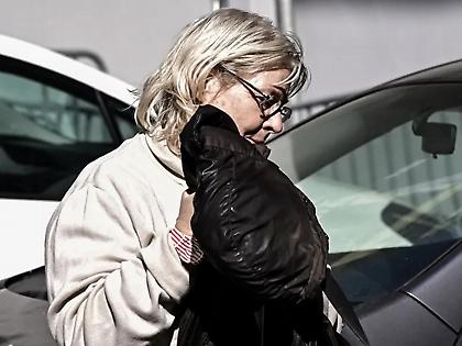 Στη φυλακή οδηγείται η Ελένη Ζαρούλια - Βίντεο από την έξοδό της από το ΑΤ Πεύκης