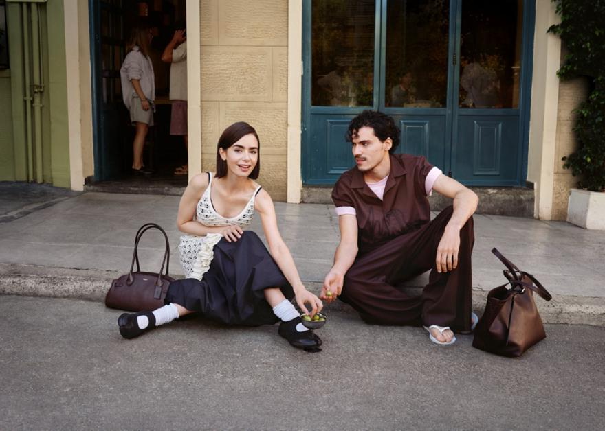 Lily Collins: Κυκλοφόρησε η καμπάνια που γύρισε στα Πετράλωνα και τη Νέα Μάκρη