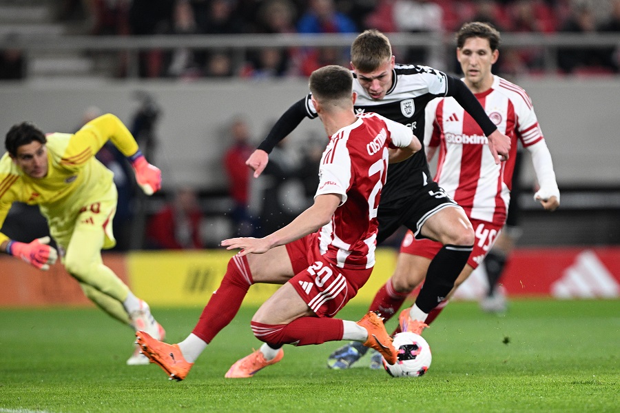 Ολυμπιακός: Η ευκαιρία που κατάλαβε μόνο ο Τζολάκης και τα τάκλιν σε λάθος χρόνο…