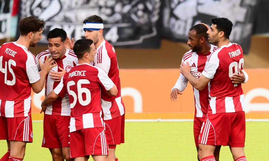 Ο πρωταγωνιστής Ελ Κααμπί και το ερυθρόλευκο πάρτι στις κερκίδες του Παγκρήτιου: Η παρακάμερα του Ολυμπιακού