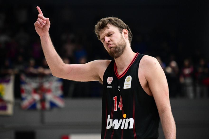 Βεζένκοφ: «Μέχρι πότε θα σκοτώνονται παιδιά και θα μετρά τι ομάδα είναι ο καθένας;»