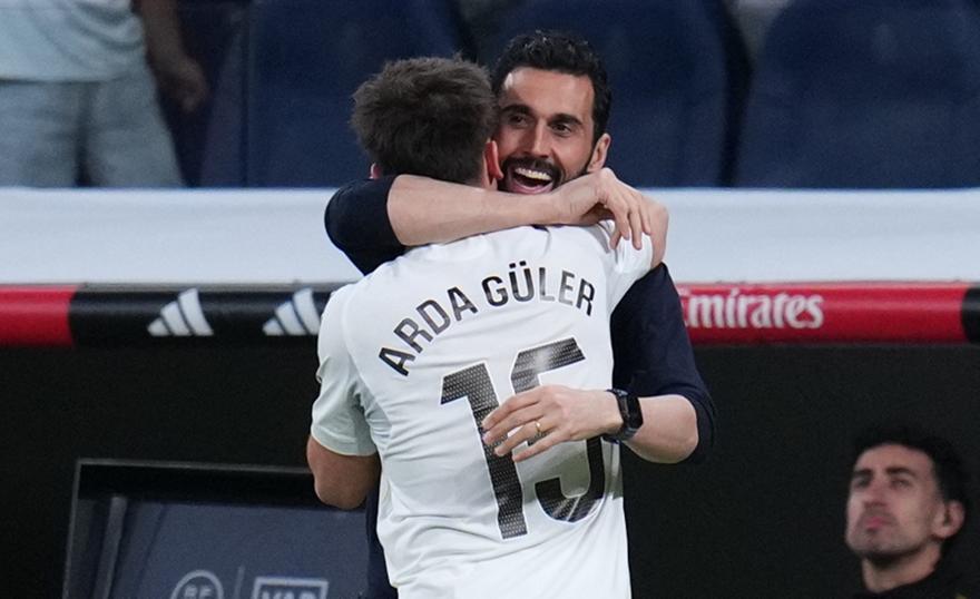 Το μυθικό γκολ του Γκιουλέρ πίσω από το κέντρο και ο σαστισμένος Αρμπελόα!