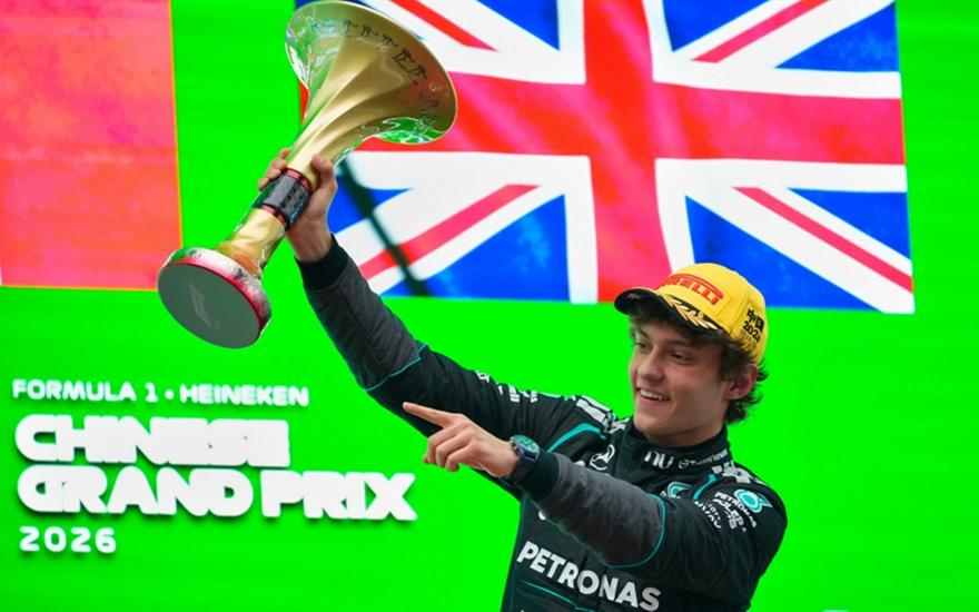 Θριαμβευτής ο Αντονέλι στην Κίνα, θεαματικές μάχες στη Ferrari, απόλυτη καταστροφή για McLaren & Φερστάπεν