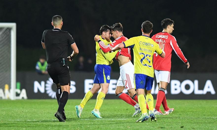 Χάος στην Αρόουκα: Η Μπενφίκα πήρε τη νίκη στο 90'+6' και το γήπεδο… πήρε φωτιά!